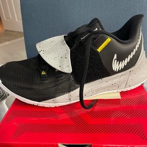 Kyrie low basketball shoes 3 TB